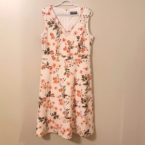 Georgous A-line Karl Lagerfeld dress beautiful material and colors.